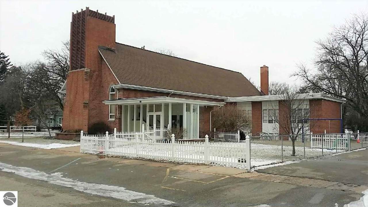 701 Maple - Photo 1