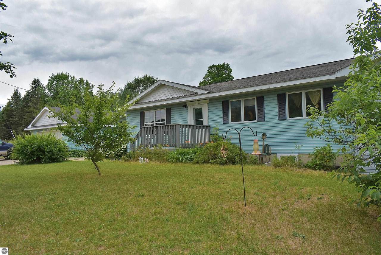 9232 Townline Road - Photo 1