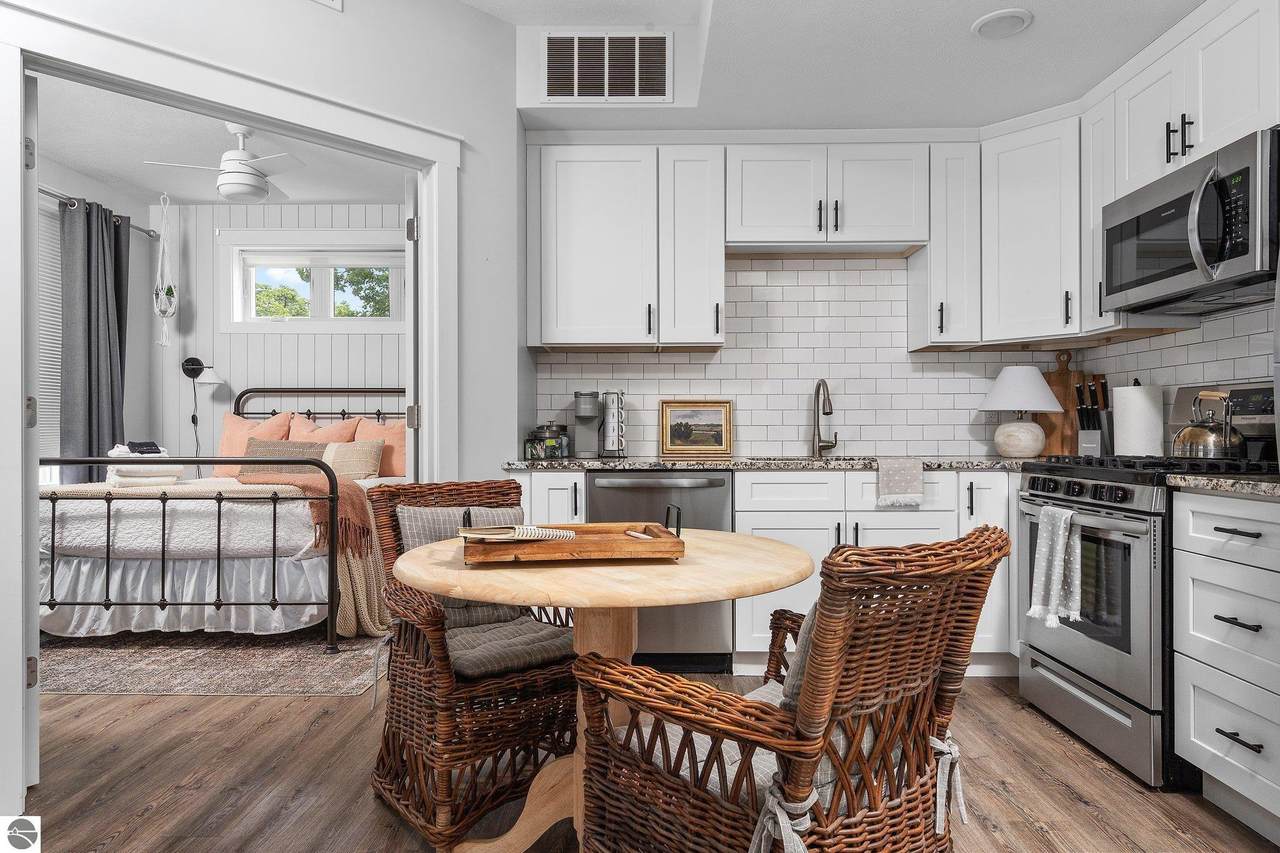922 Front Street - Photo 1