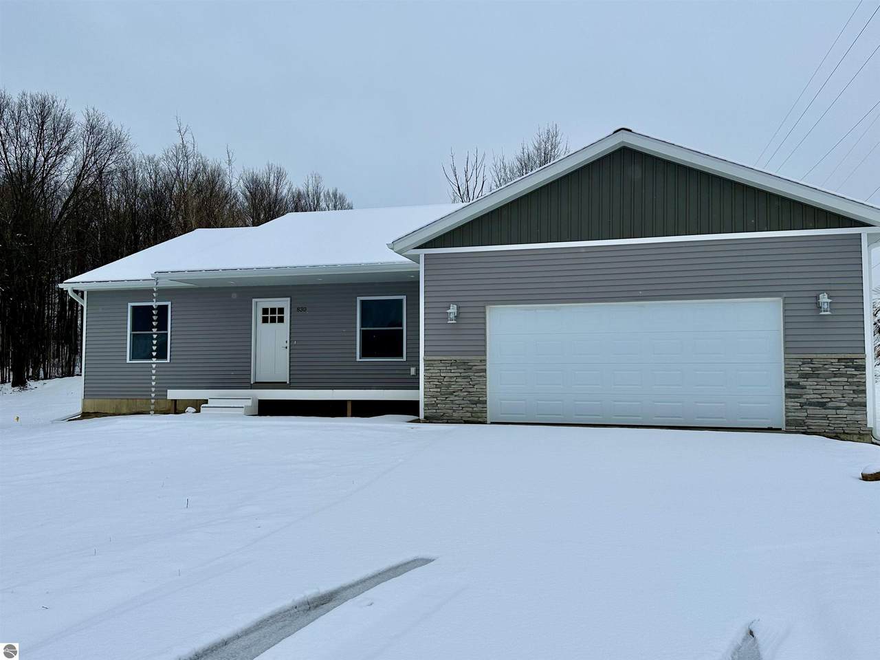 830 Crest Court - Photo 1