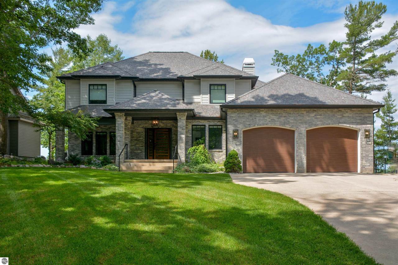 5568 Lakeview Drive - Photo 1