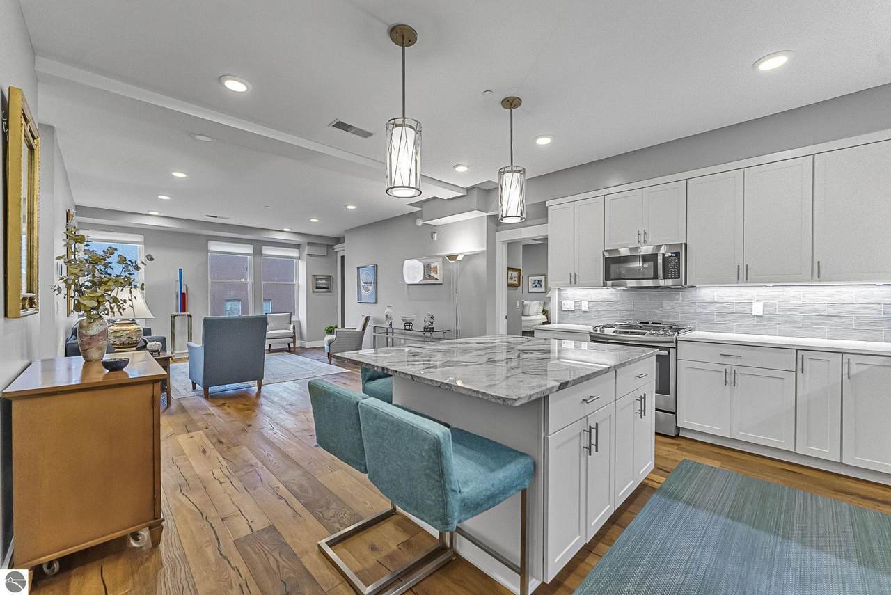 215 Washington Street - Photo 1