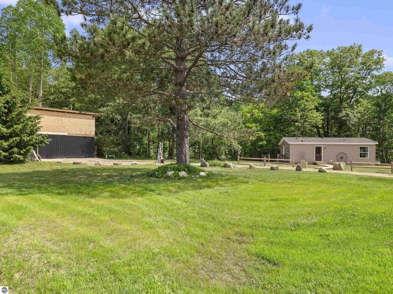 8761 48 Road - Photo 1
