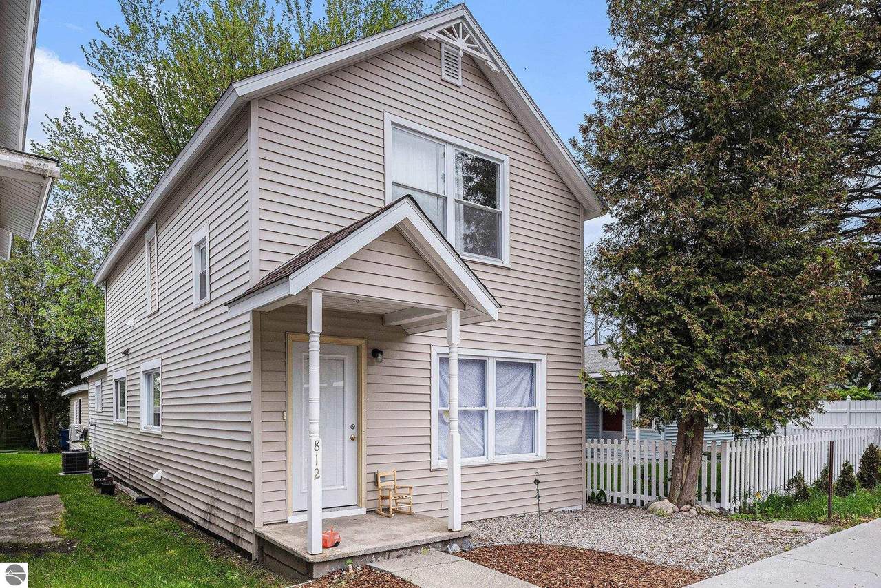 812 Forest Avenue - Photo 1