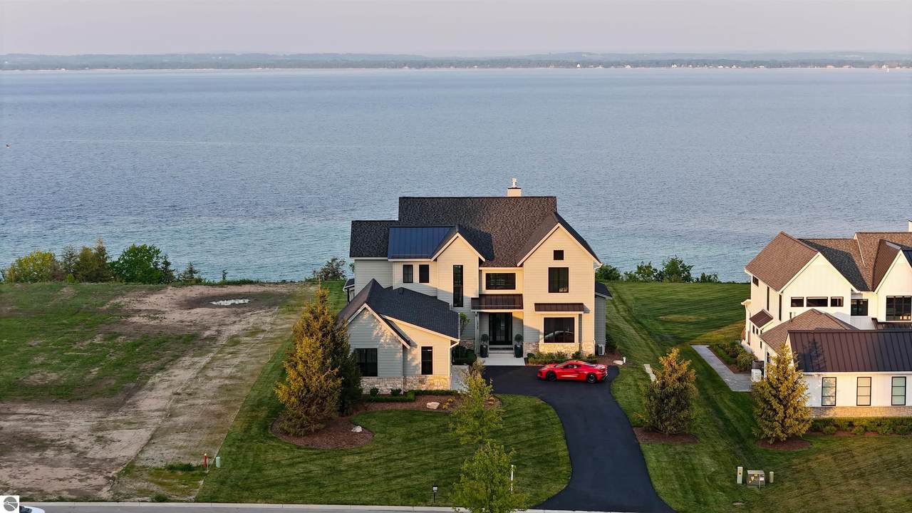 15722 Waters Edge - Photo 1