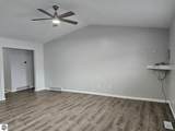 711 Sawyer - Photo 11