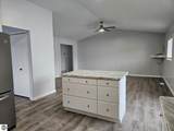 711 Sawyer - Photo 14