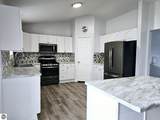 711 Sawyer - Photo 4