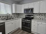 711 Sawyer - Photo 7