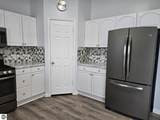 711 Sawyer - Photo 8