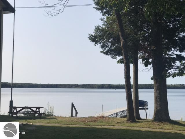 4007 E Shore Drive - Photo 1