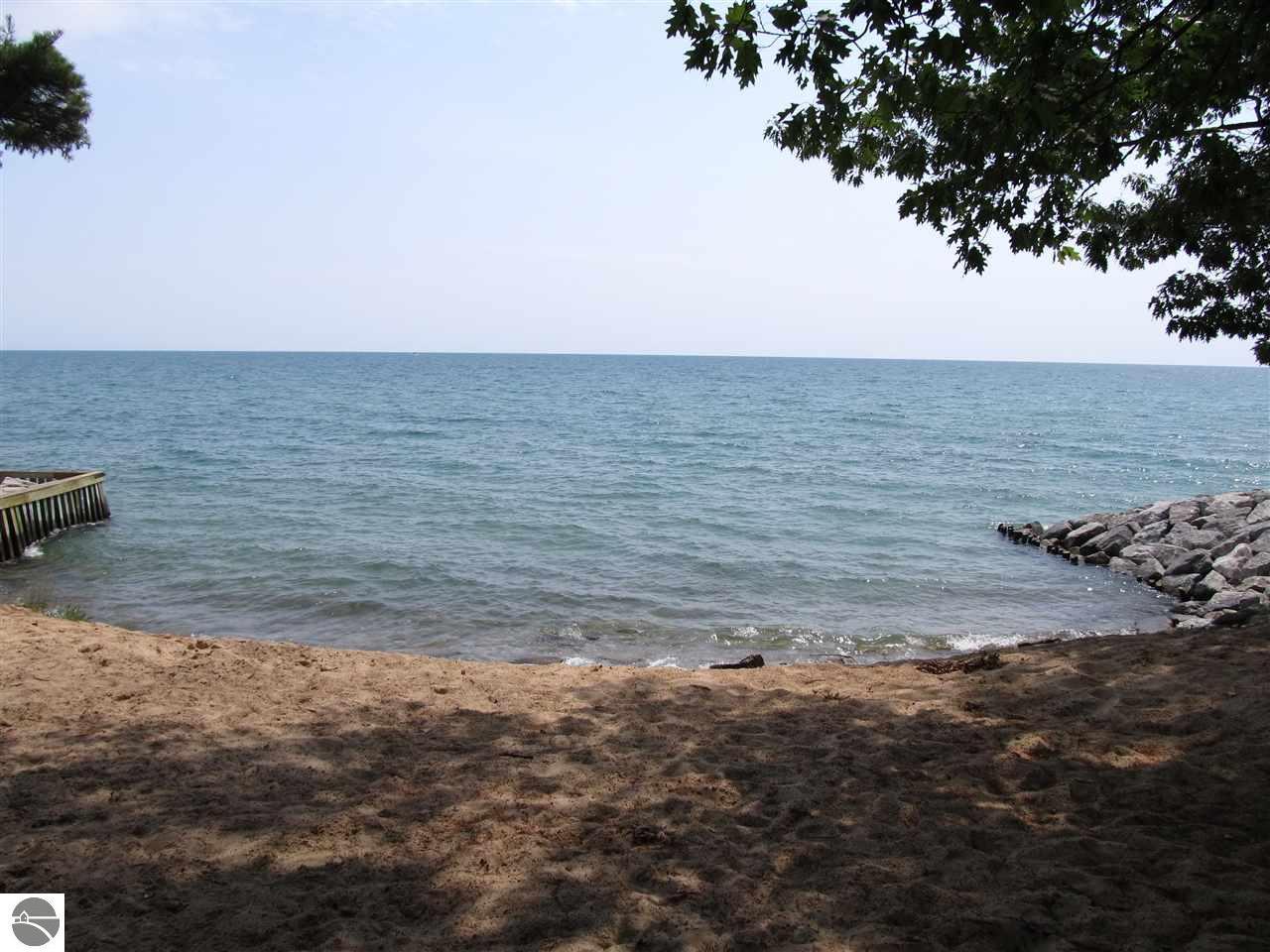 990 Huron Street - Photo 1