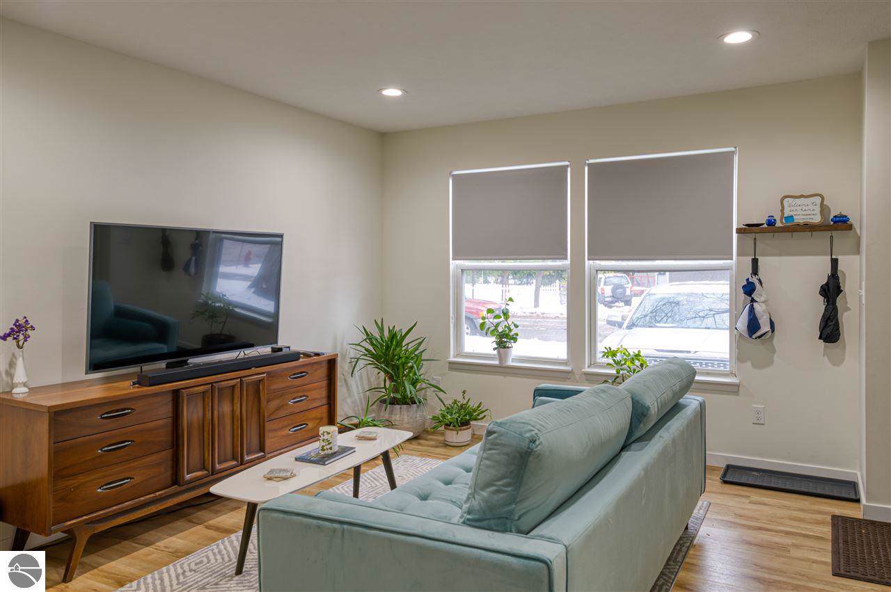 430 Sixteenth Street - Photo 1