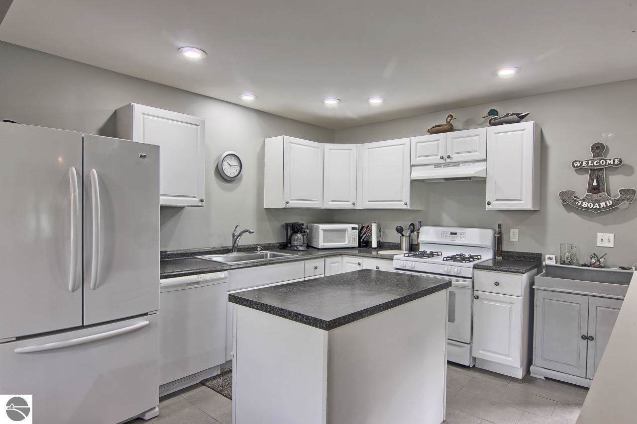 415 Huron Street - Photo 1