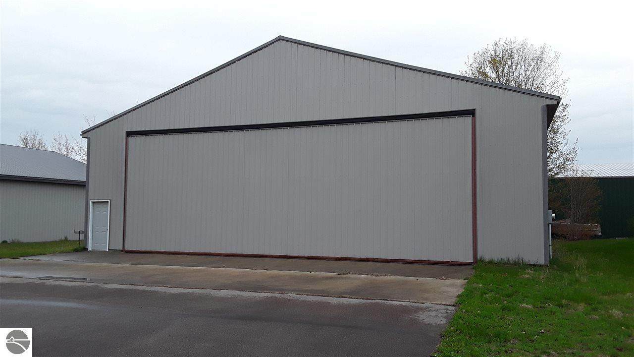 1216 Hangar Way - Photo 1