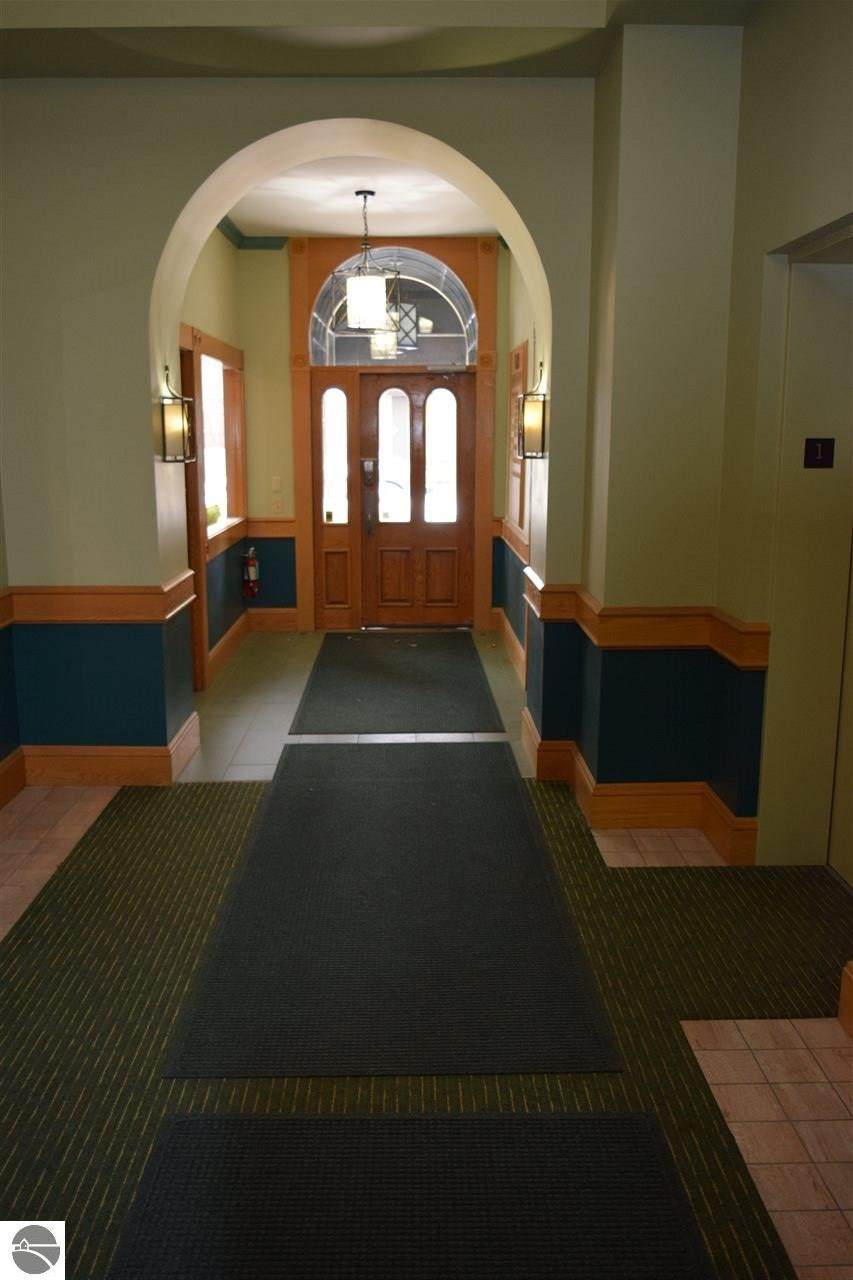 108 University Street - Photo 1