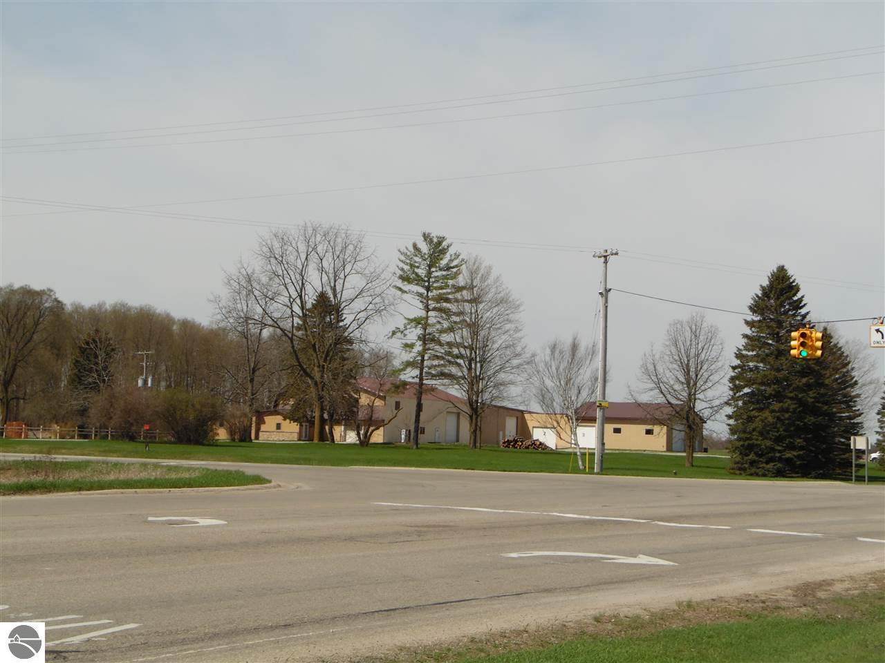 40 M-65 - Photo 1