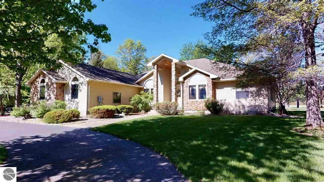 6442 Fox Run Drive - Photo 1