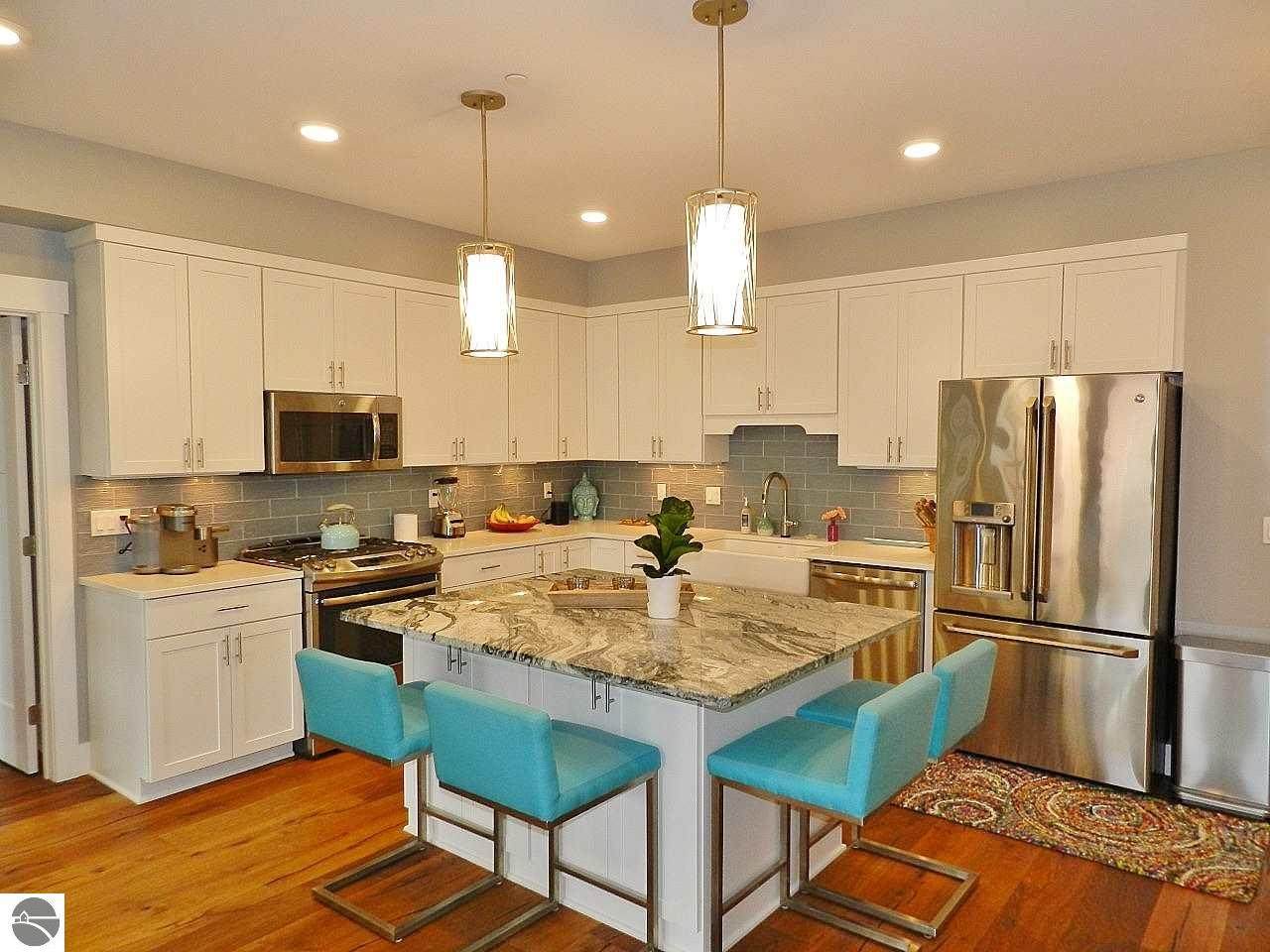 215 Washington Street - Photo 1