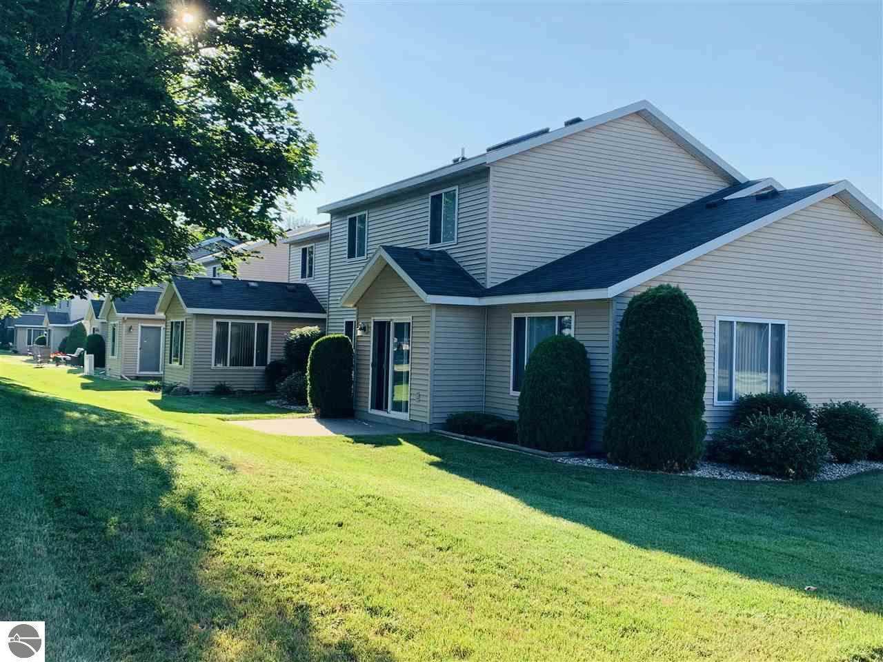 268 Greenview Circle - Photo 1