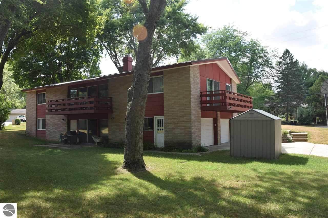 401 Crescent - Photo 1