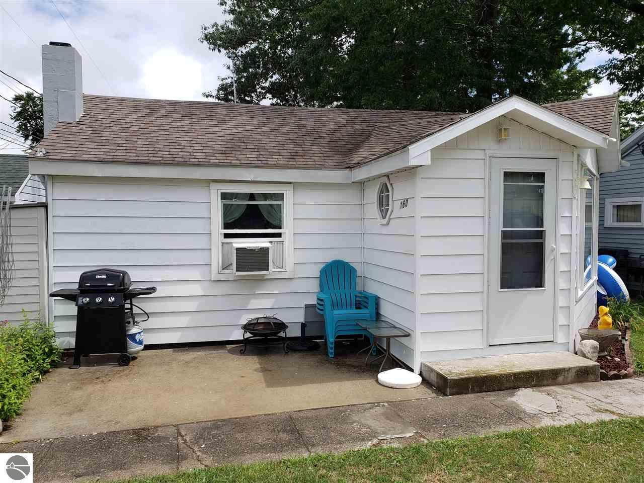 160 Huron - Photo 1
