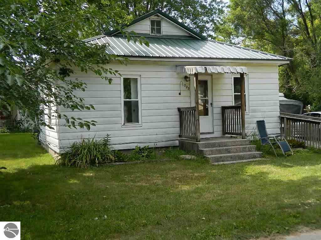 223 Maple - Photo 1