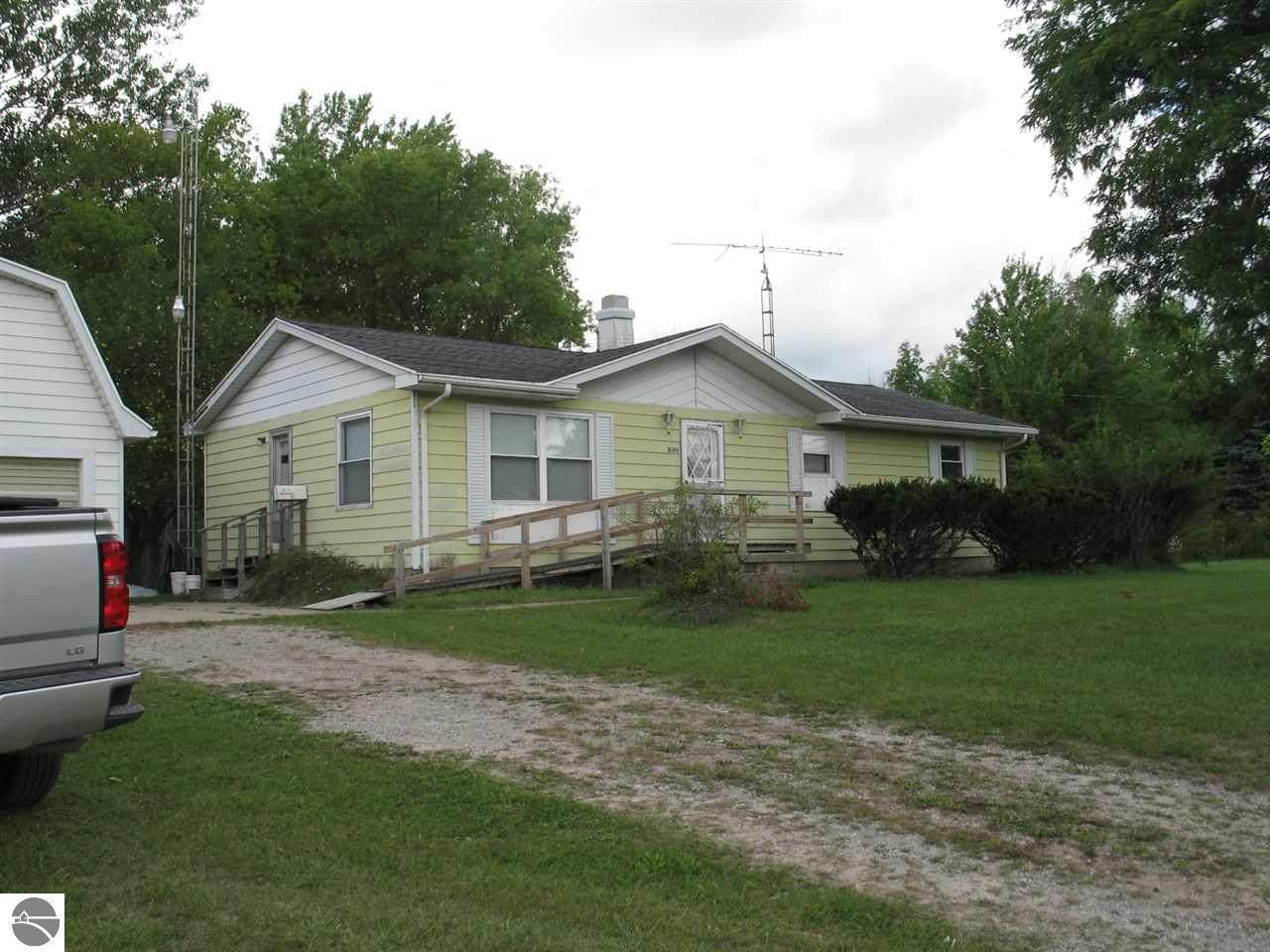 2375 Lakeview Drive - Photo 1