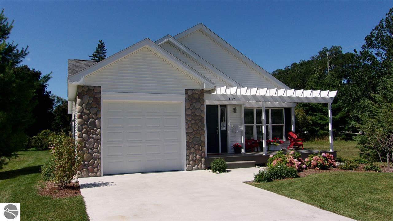 102 Peppervine Place - Photo 1