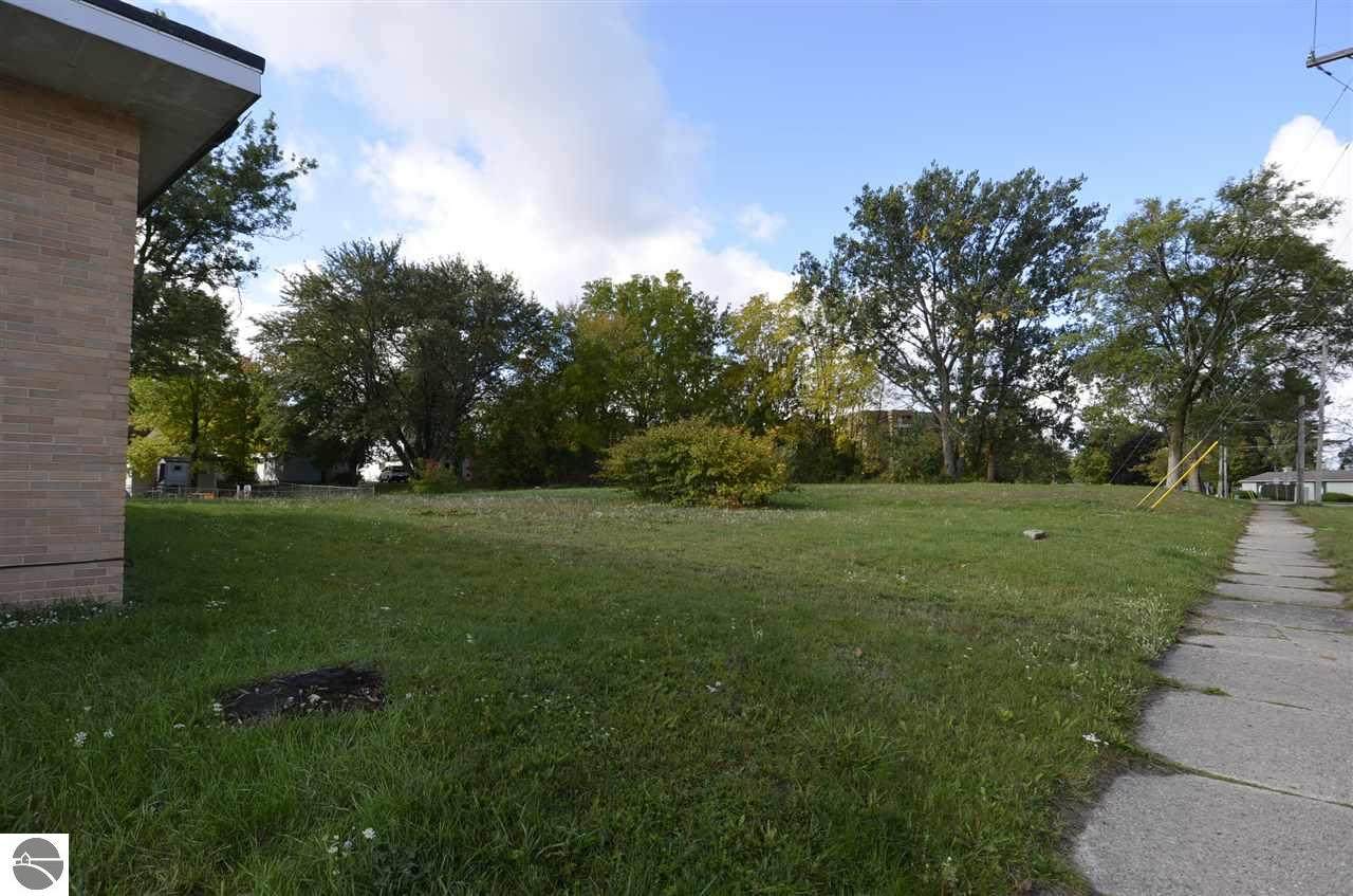 221 South Drive - Photo 1