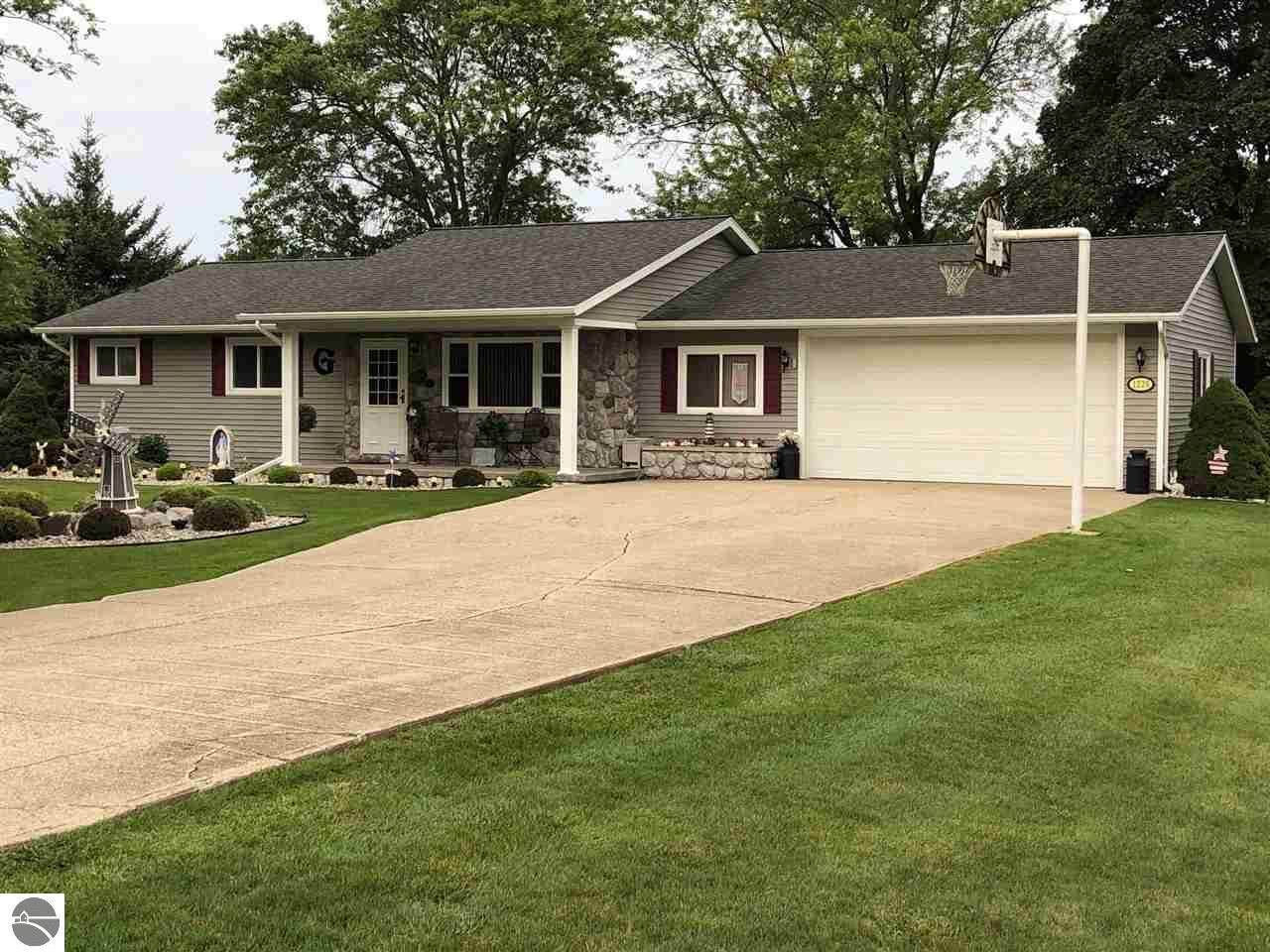 1226 Lincoln - Photo 1