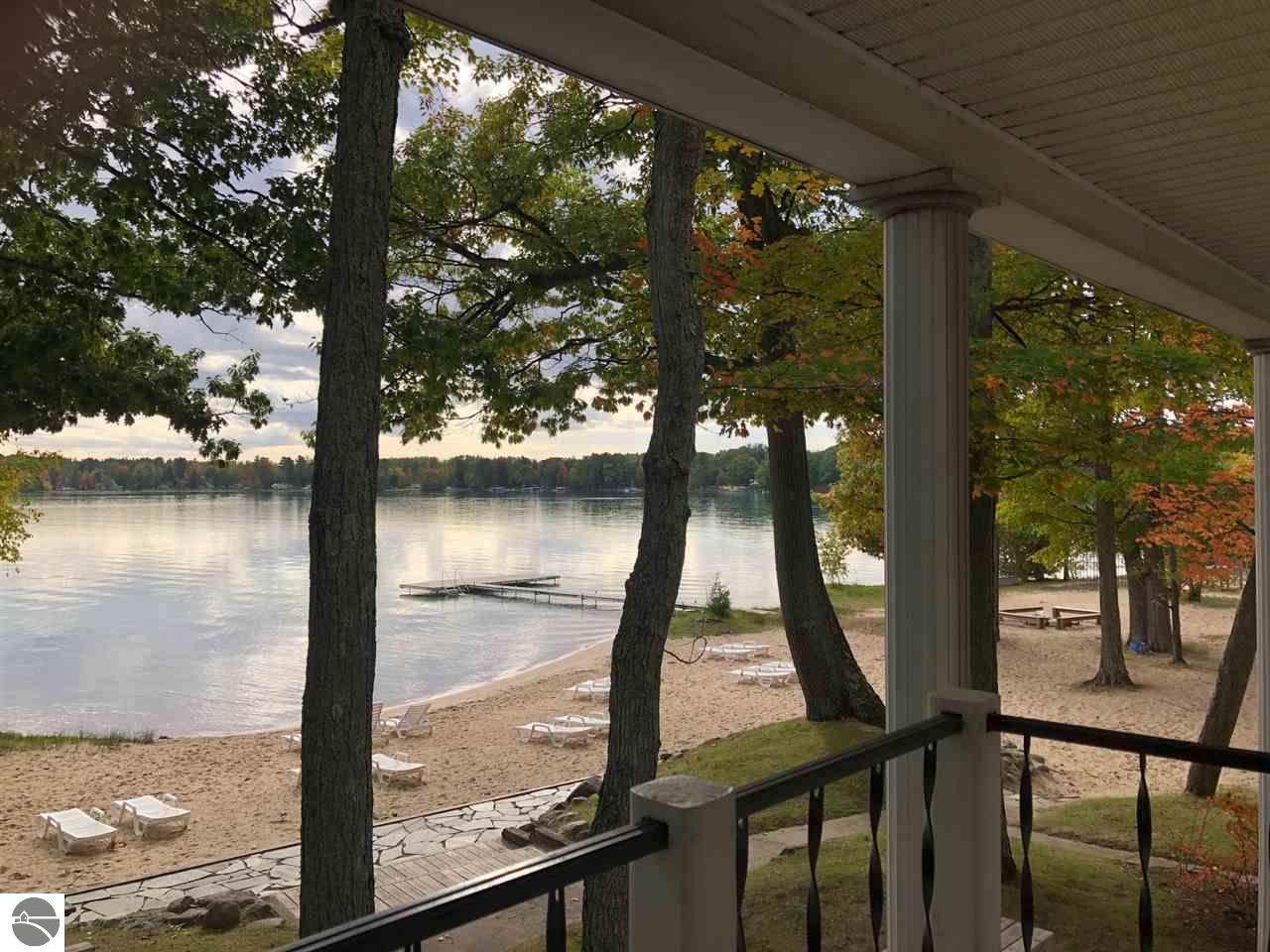 571 Meguzee Point - Photo 1