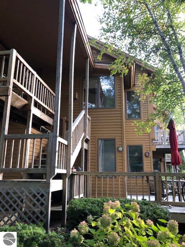 585 Meguzee Point - Photo 1