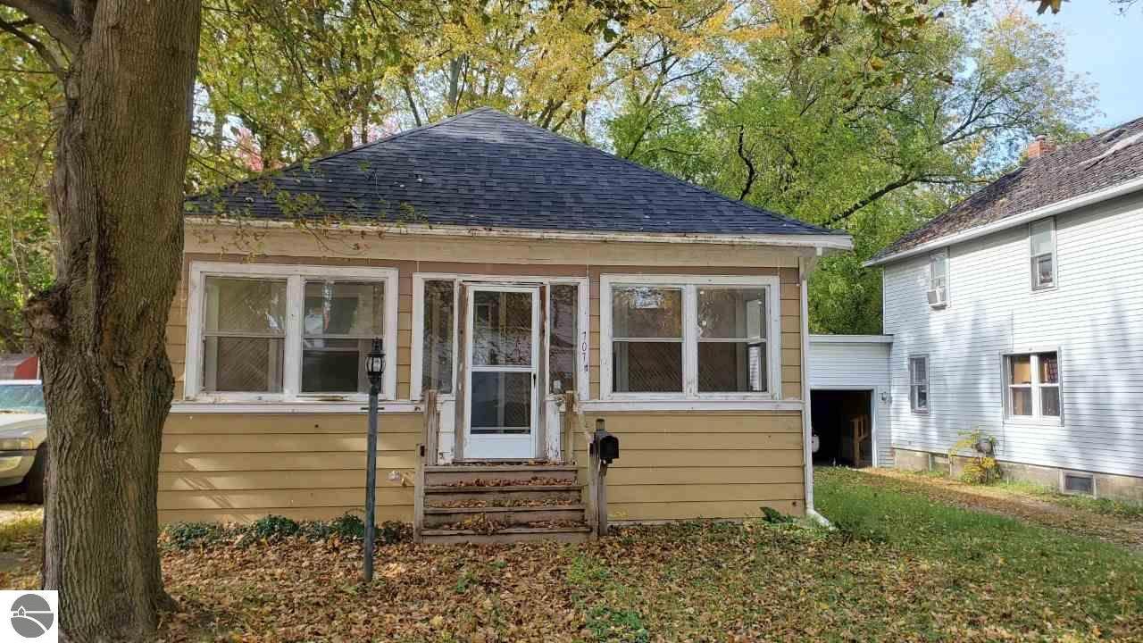 707 Grace Avenue - Photo 1