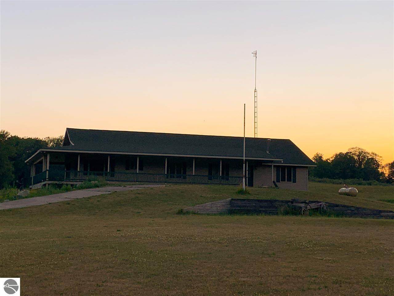 5525 County Line Road - Photo 1