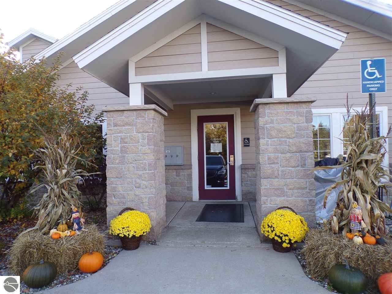1246 Sunnyside Drive - Photo 1