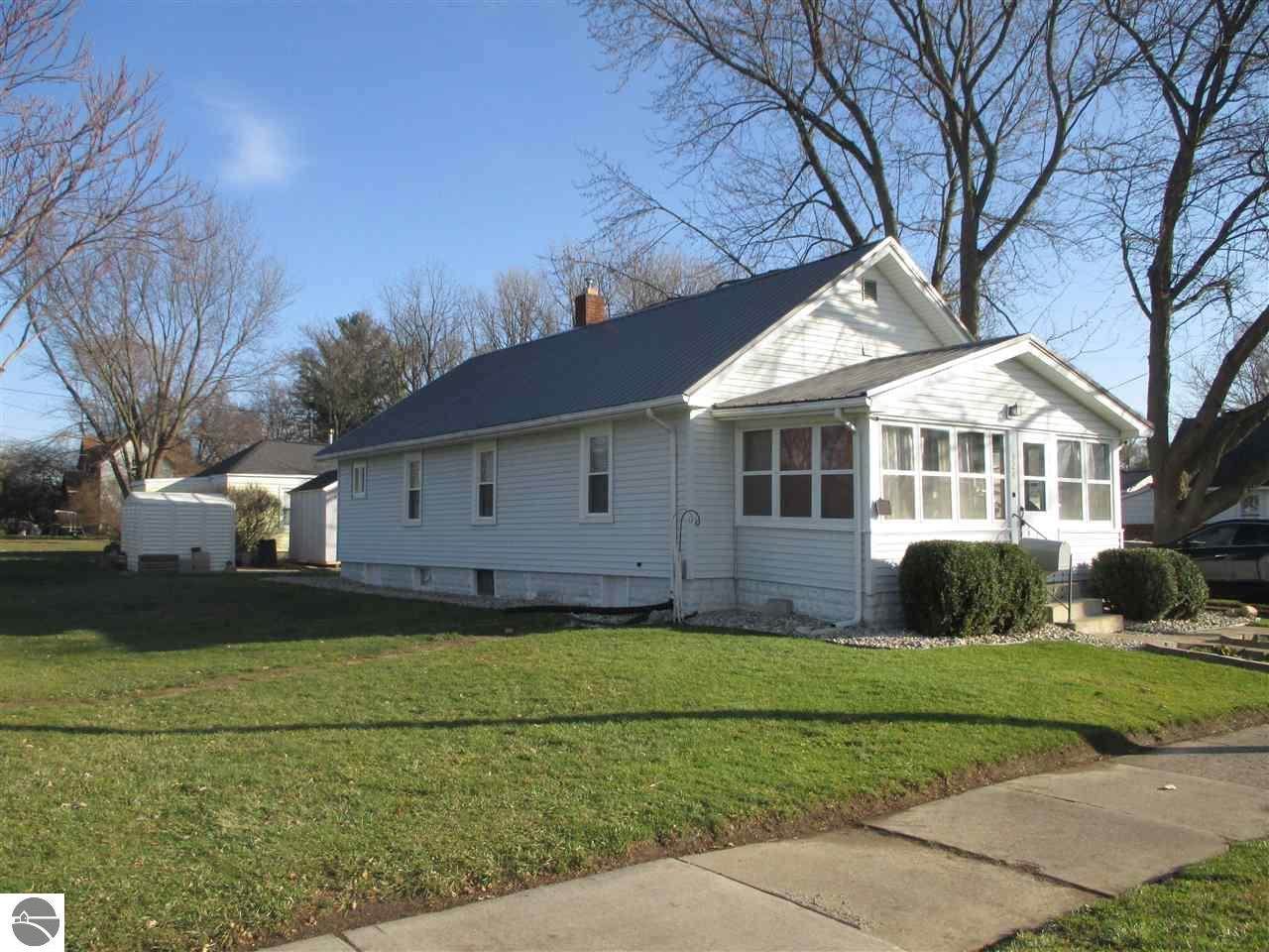 324 Grover Avenue - Photo 1