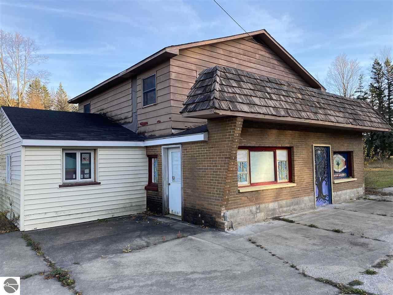 906 Bridge Street - Photo 1
