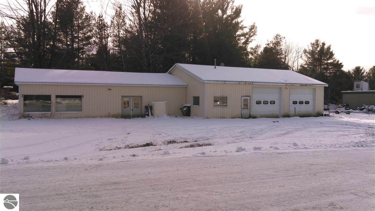 637 Willow Dr - Photo 1