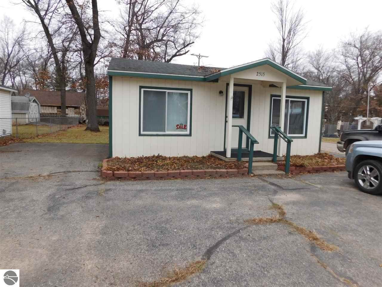 2515 Greenwood Road - Photo 1