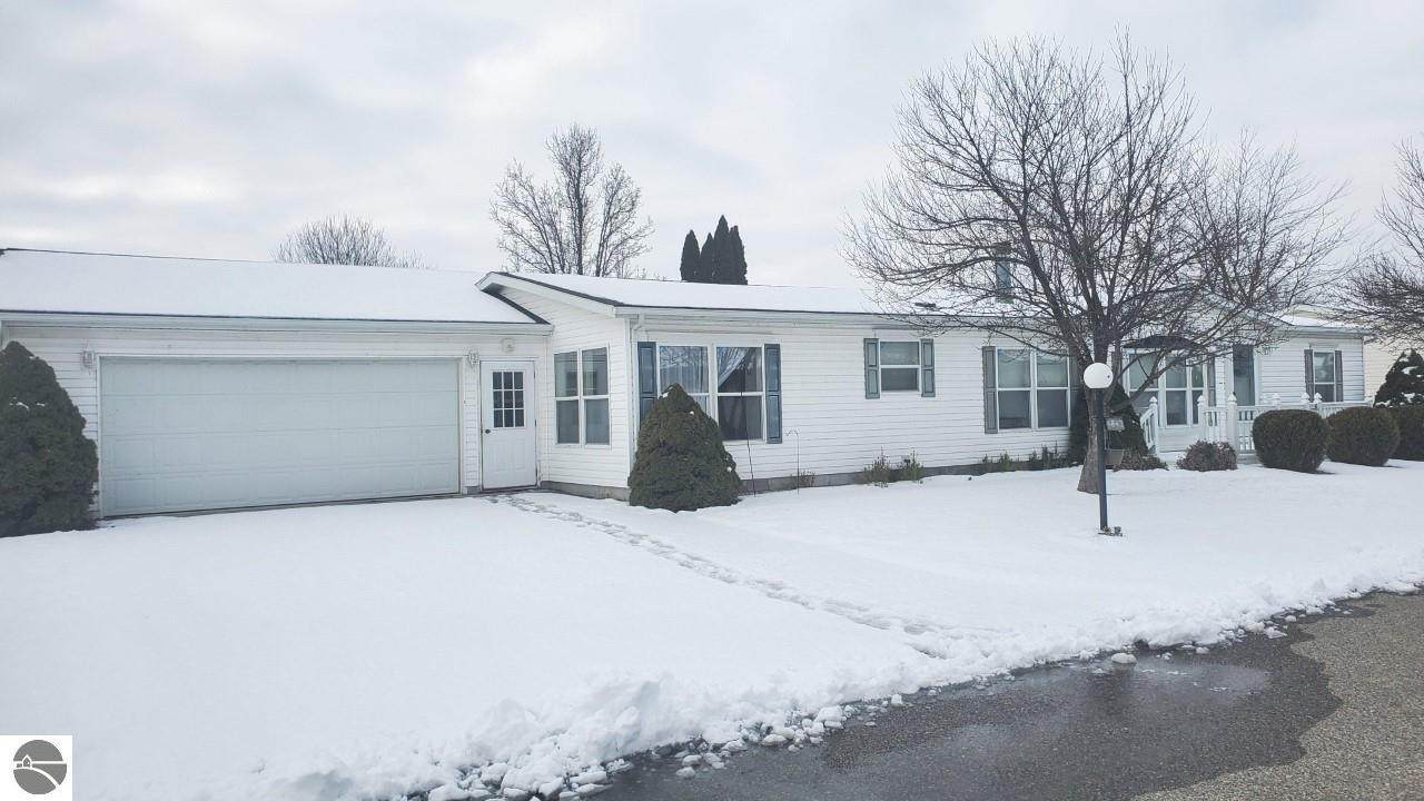 7643 Riverview - Photo 1