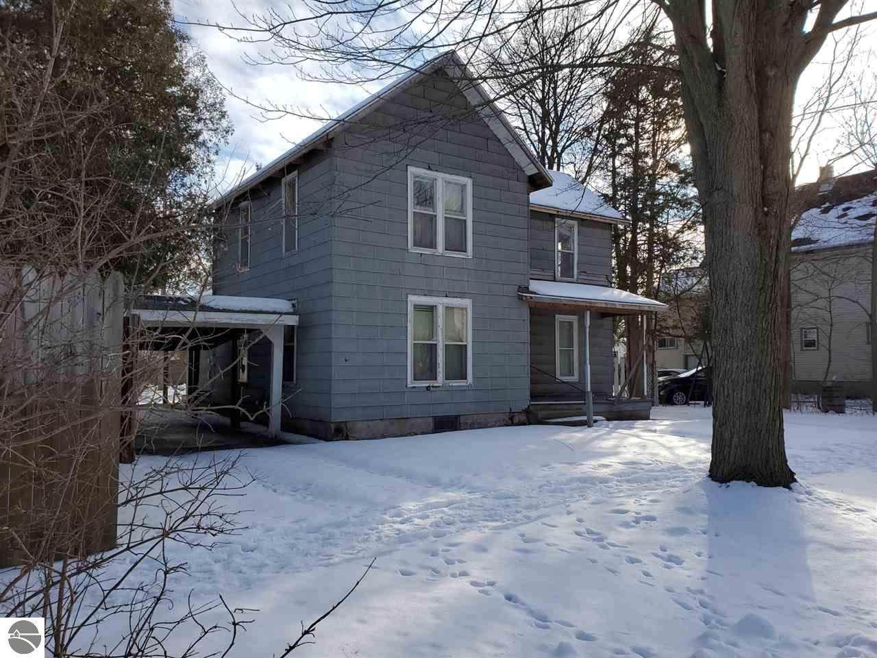 215 Pine - Photo 1