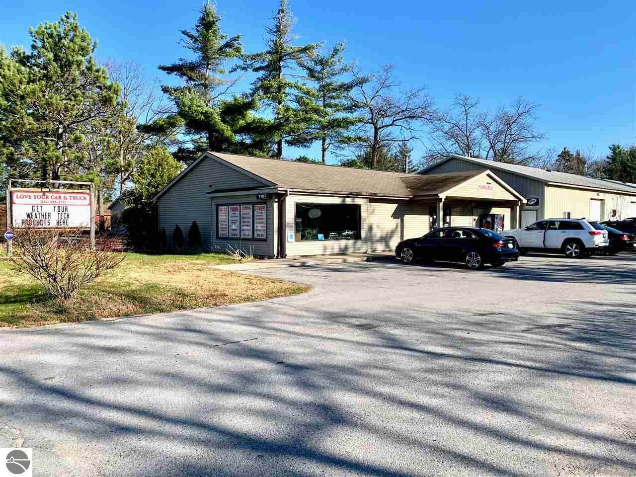 1767 Barlow Street - Photo 1
