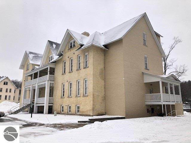 810 Cottageview Drive - Photo 1