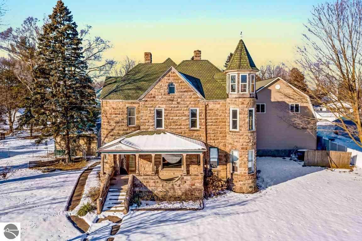 421 Pine River Street - Photo 1