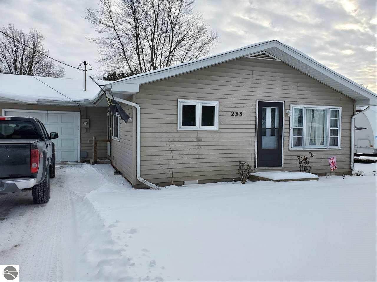 233 Victoria - Photo 1