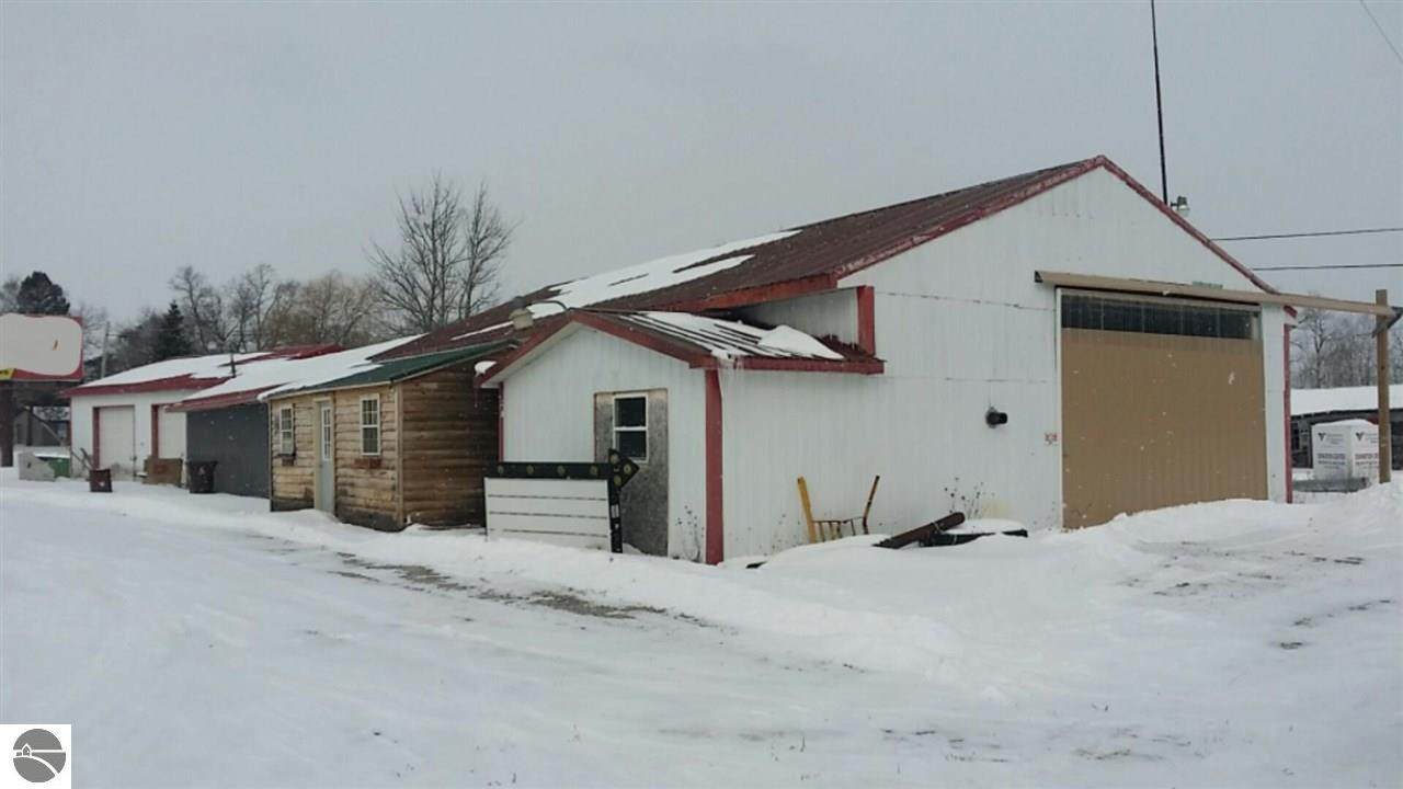 5261 Howard City Edmore Road - Photo 1