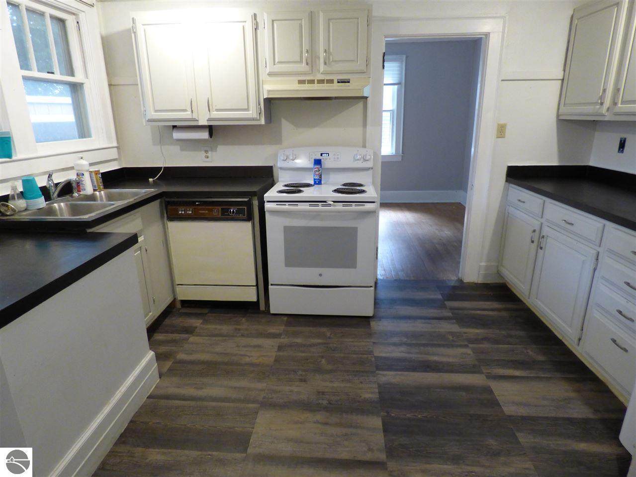 1006-1 Jefferson Avenue - Photo 1