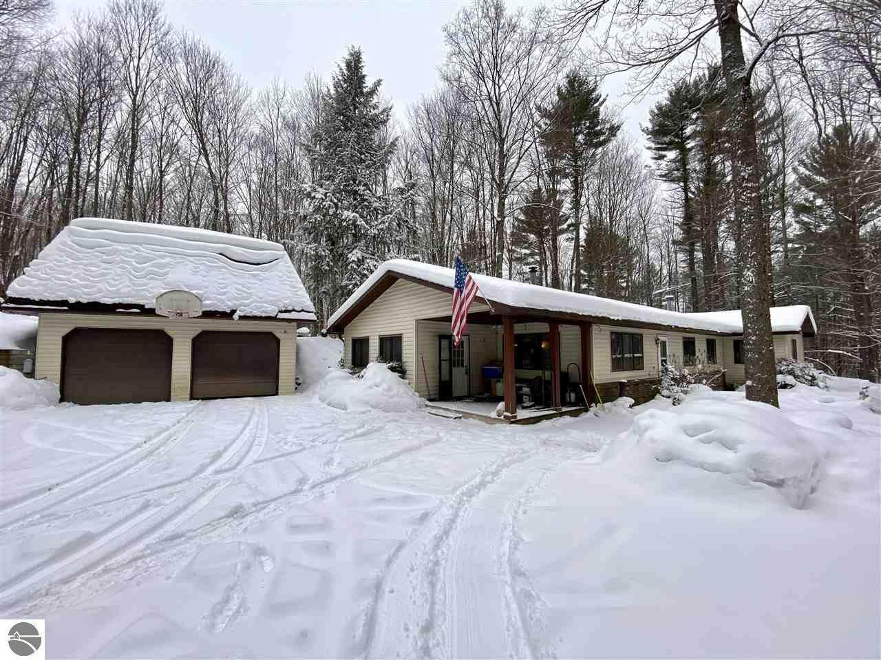9074 11 Road - Photo 1