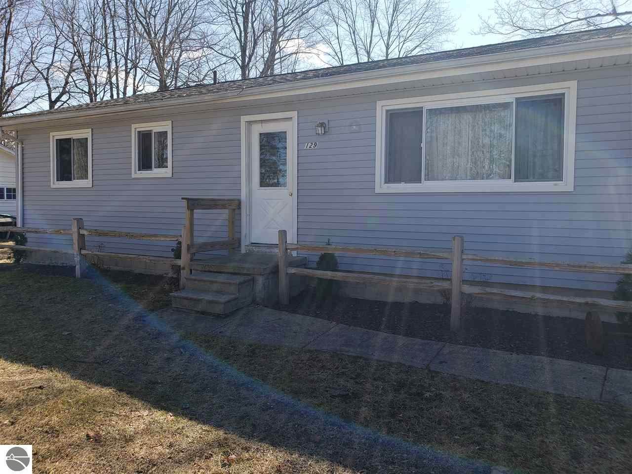 129 Sunset Drive - Photo 1